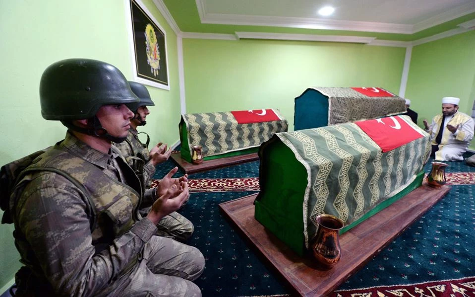 Νέα φέρετρα – Η πιο πολυαίμακτη ημέρα για τους Τούρκους: Οκτώ νεκροί και δεκατρείς τραυματίες στην Αφρίν